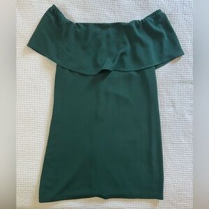 Chelsea28 deep green off the shoulder dress in size large